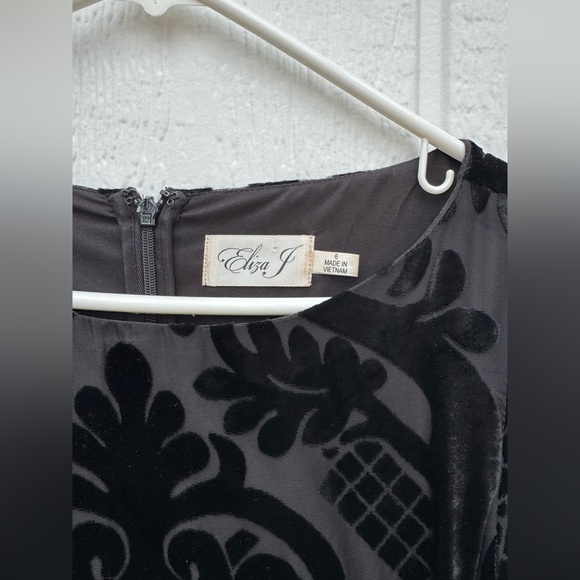 Eliza J. Bell Sleeve Velvet Dress - Picture 5 of 10